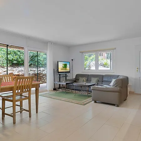 Las Tres With Shared Pool Holiday home