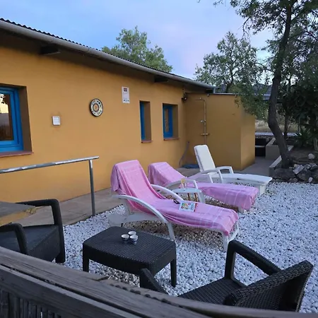 Las Tres With Shared Pool *