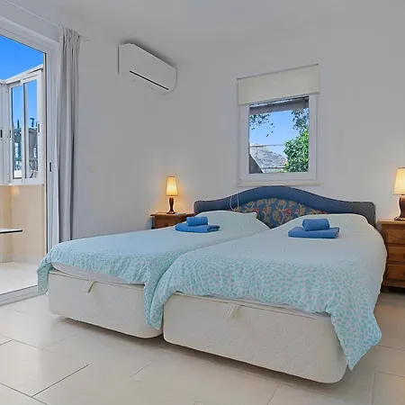 Holiday home Las Tres With Shared Pool Coin