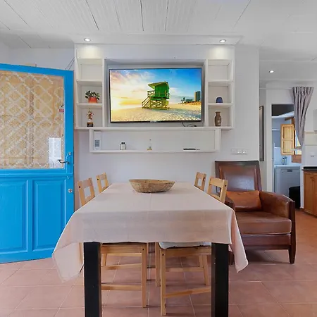 Las Tres With Shared Pool Holiday home Coin